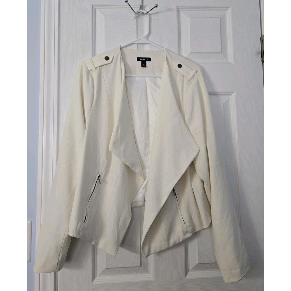 Torrid Womans Winter White Blazer Size 1